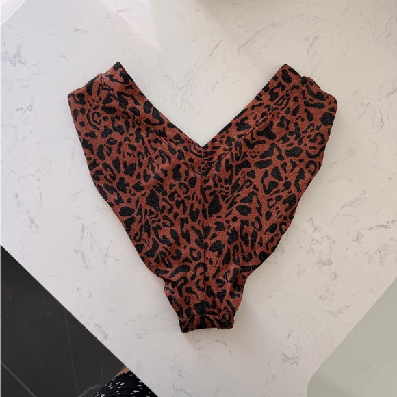 Oneone Leopard Bikini Set - Picture 5 of 6